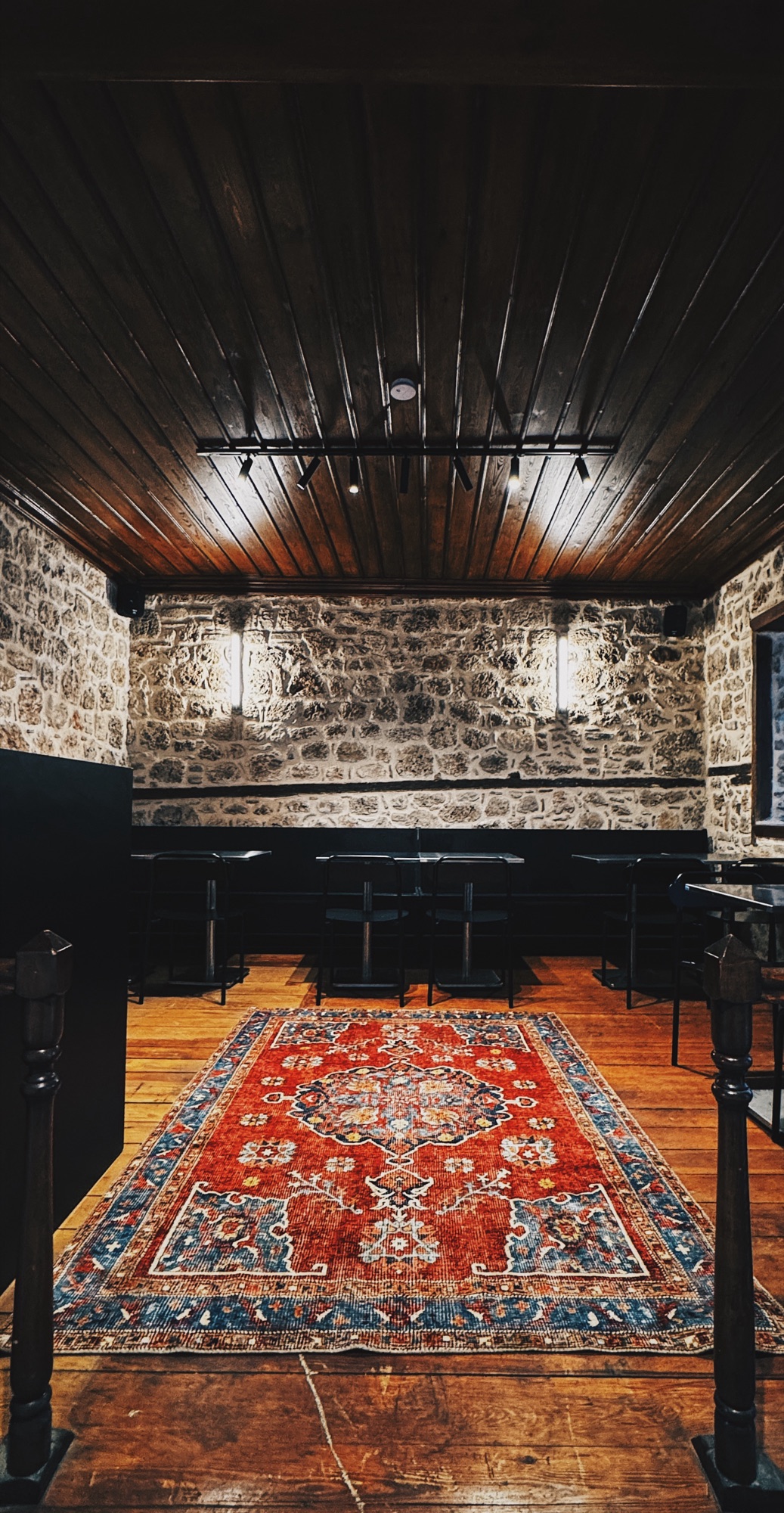 Mahalle Burger Kaleiçi’nin tarihi taş iç mekânı