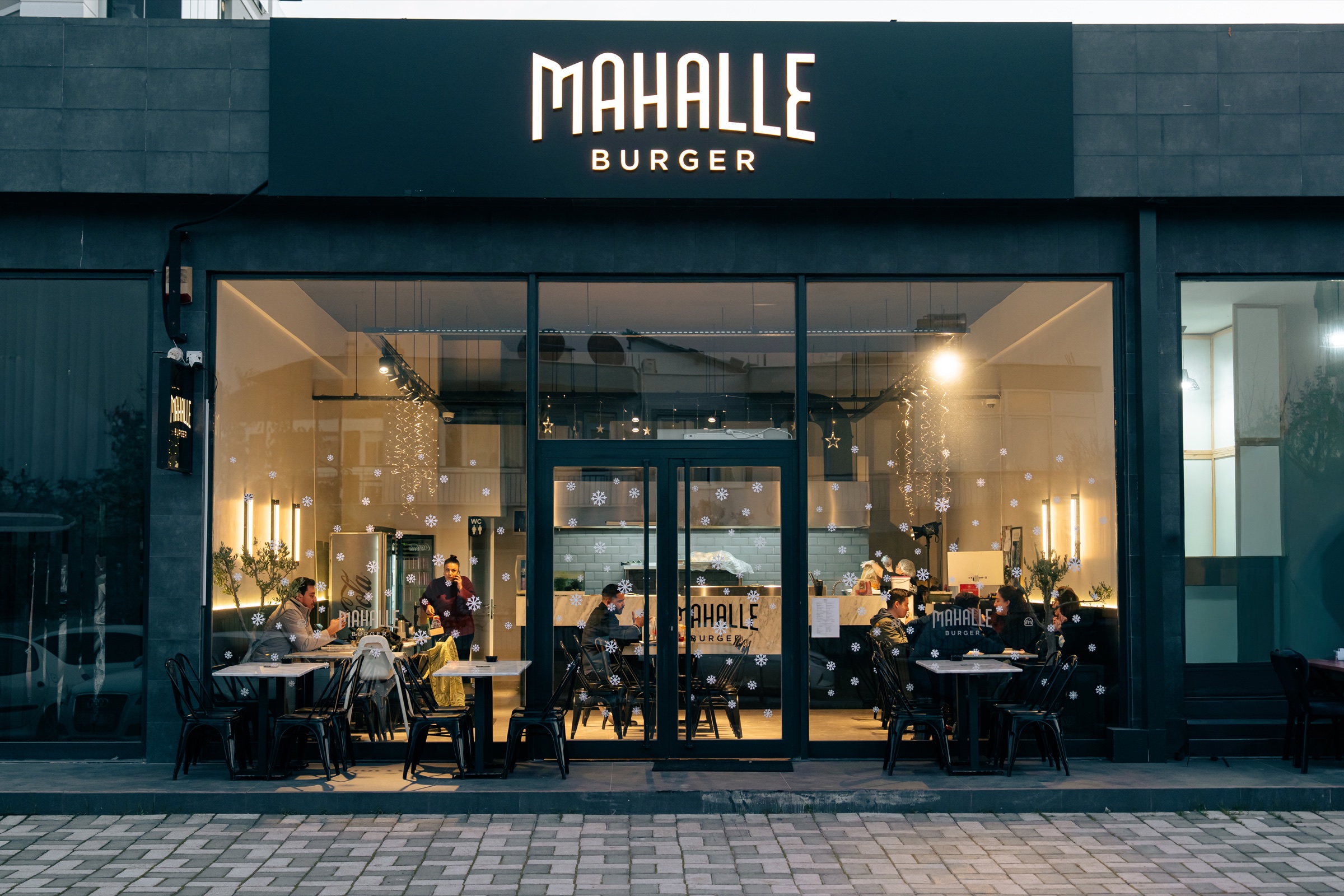 Mahalle Burger Döşemealtı branch exterior and atmosphere